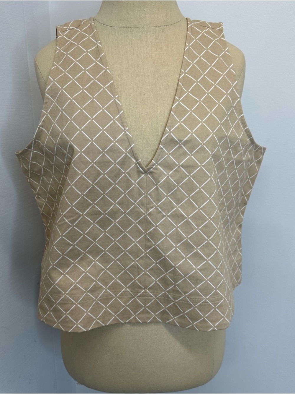 Anne Klein Beige Tan Sleeveless V Neck Boxy Grid Geometric Cropped Top